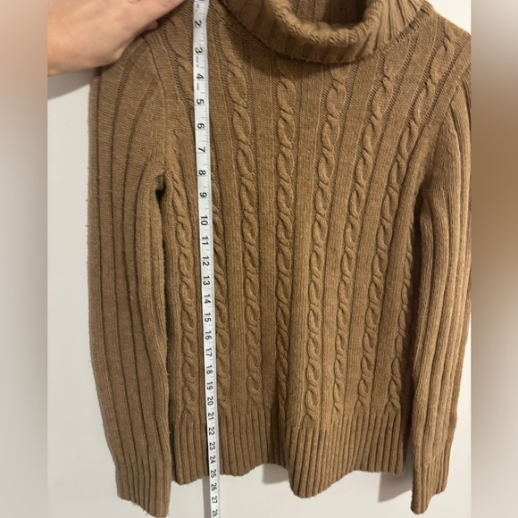 Women’s J. Crew Camel Cable Knit Turtleneck Sweater Wool Blend Oversized XS - Picture 3 of 5